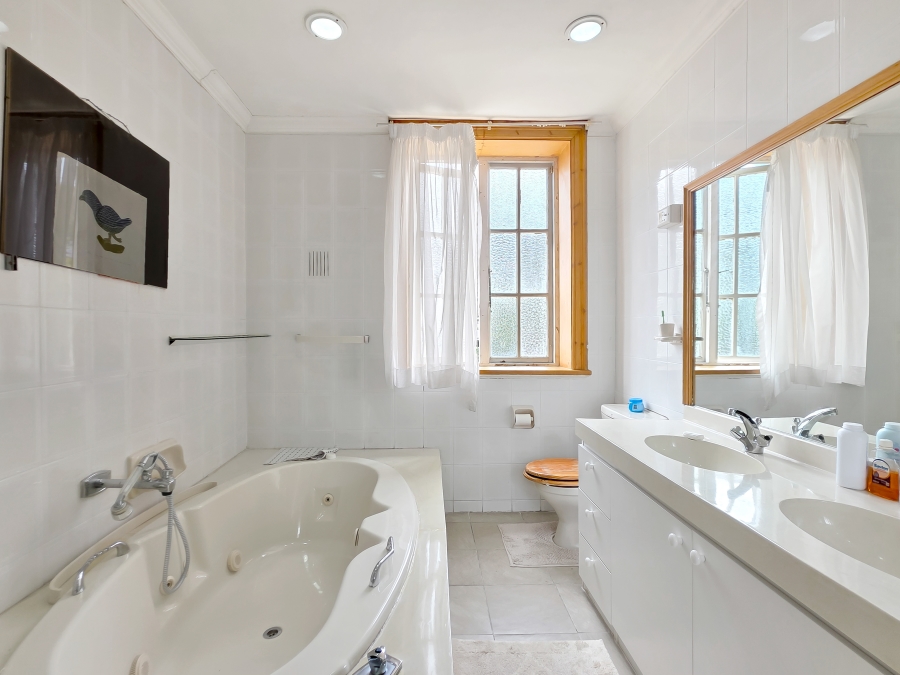 6 Bedroom Property for Sale in Sea Point Western Cape